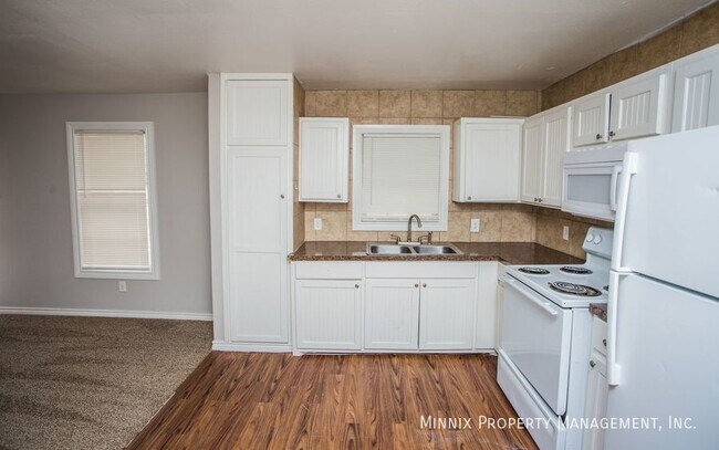 Building Photo - 755 W Knox St