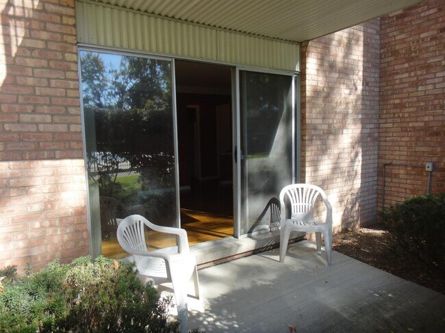 Building Photo - 1249 Island Dr