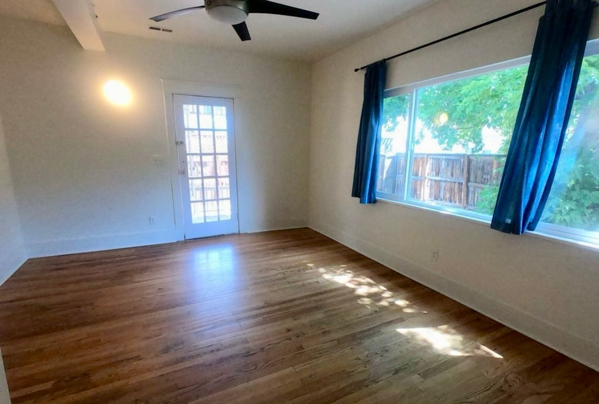 Large living room windows with eastern exposure. - 920 University Ave