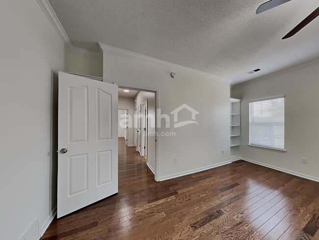 Building Photo - 5634 Broadway Dr W