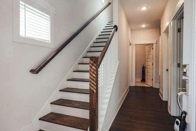 Building Photo - 372 Arch St