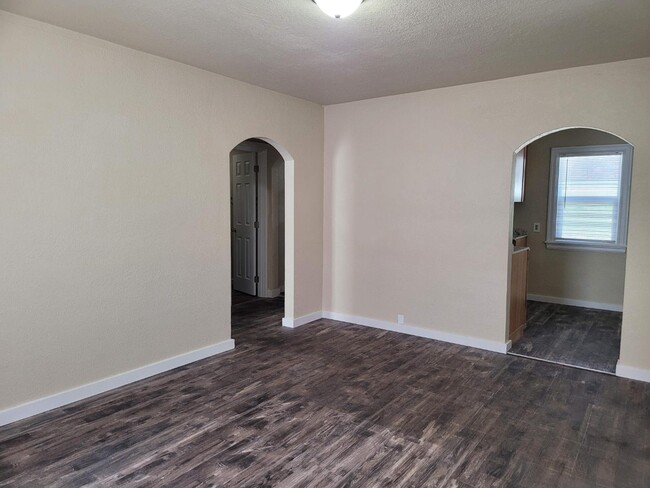 Building Photo - 318 N Laguna St