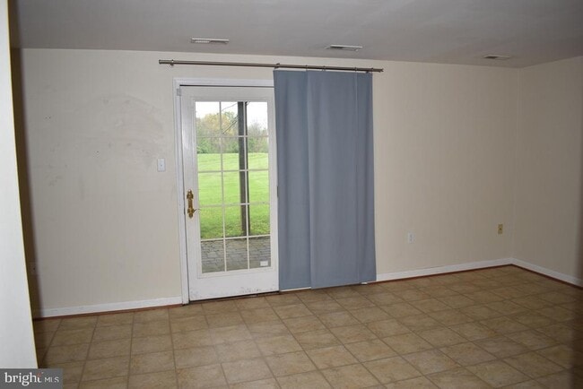 Building Photo - 8278 Waterside Ct