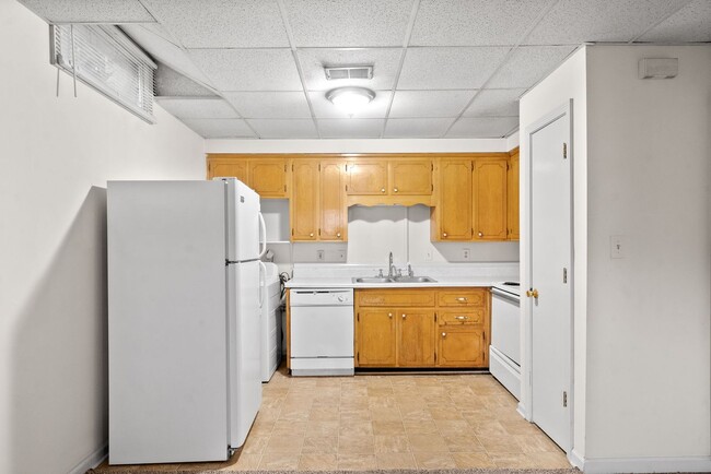 Building Photo - 211 N 5th St