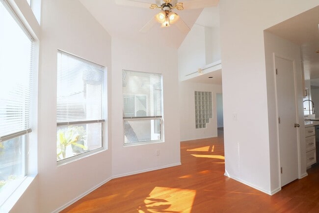 Building Photo - 3 bed/ 2 bath house in University city! Pool/ yard w 2 car garage! Remodeled kitchen and updated ...