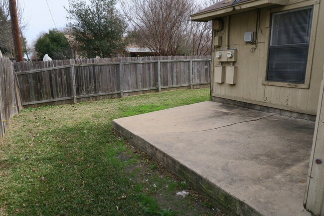 Building Photo - GREAT ROUND ROCK LOCATION