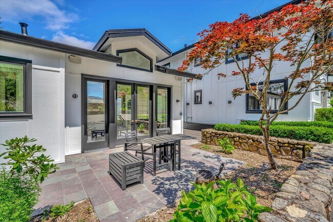 Building Photo - Welcome to Your Luxurious Napa Valley Retr...