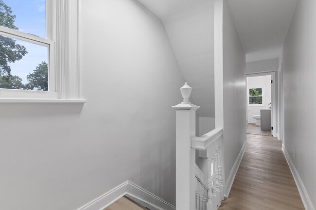 Building Photo - 392 Calderwood Ave