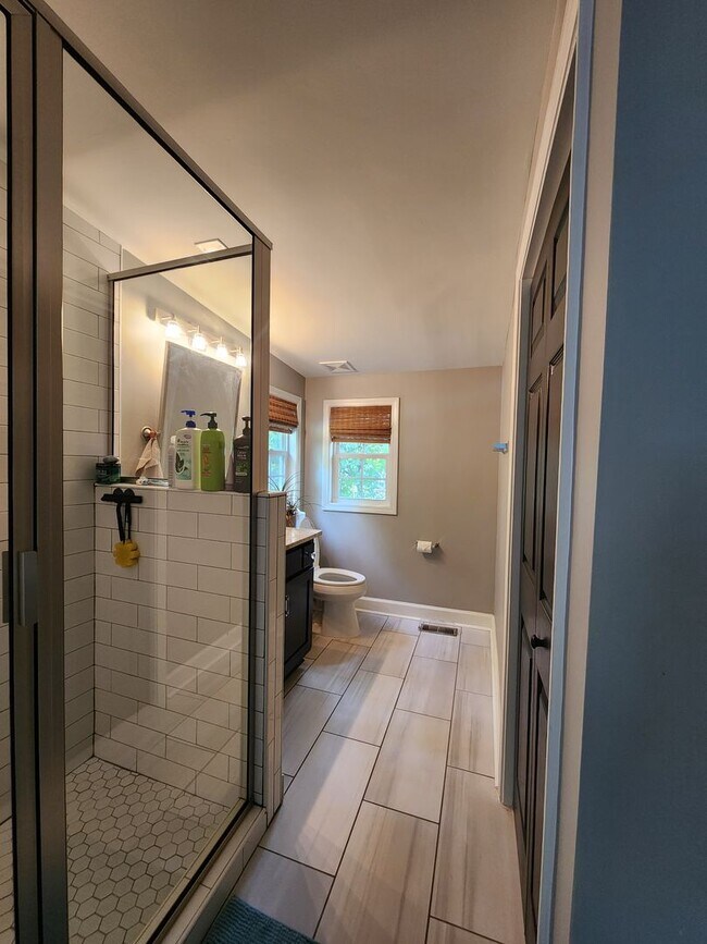 Building Photo - Charming 3BR/2BA Home Near Downtown Athens & Five Points