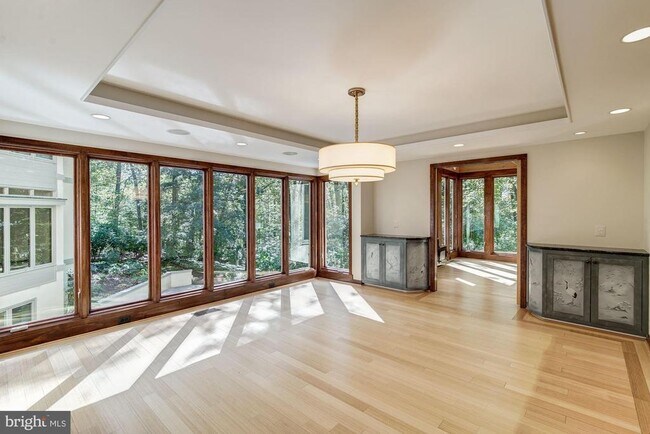 Building Photo - 1325 Darnall Dr