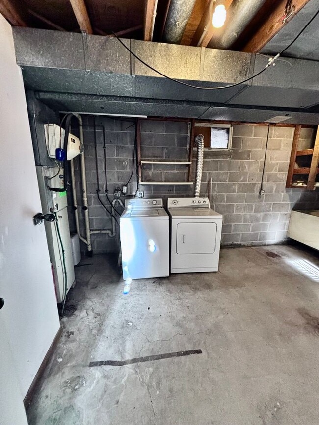 Building Photo - 3324 S 159th St