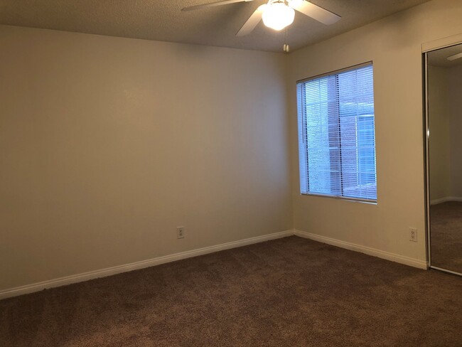 Building Photo - MOVE IN READY! 3 BEDROOM, 2 BATH CONDO IN ...