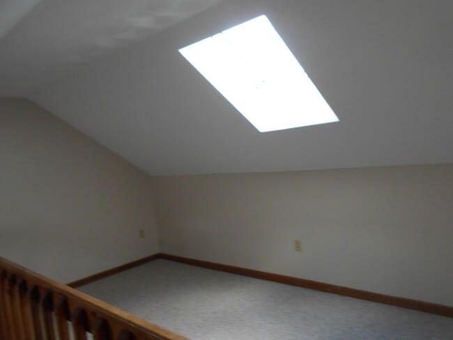 Building Photo - Derry Townhouse for Rent- 2 Bedrooms + Loft!  Available Nov 15!