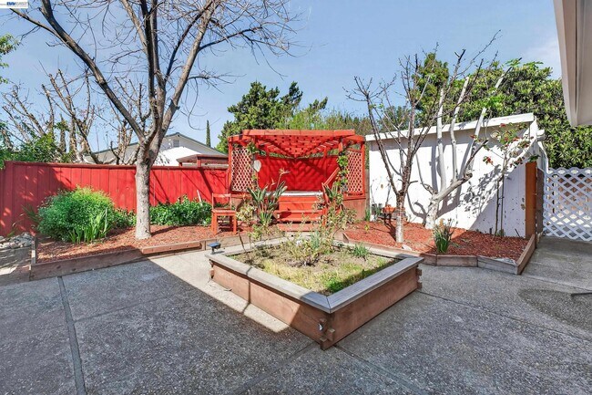 Building Photo - 1450 Kolln St