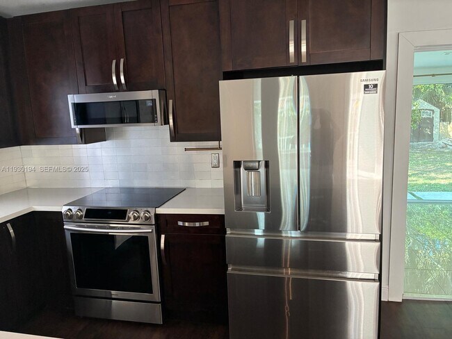 Building Photo - 1757 SW 24th Ter