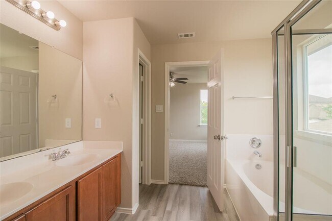 Building Photo - 117 Otono Loop