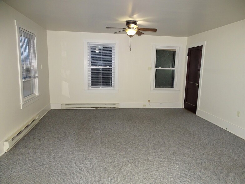 Building Photo - 6 N Peartown Rd