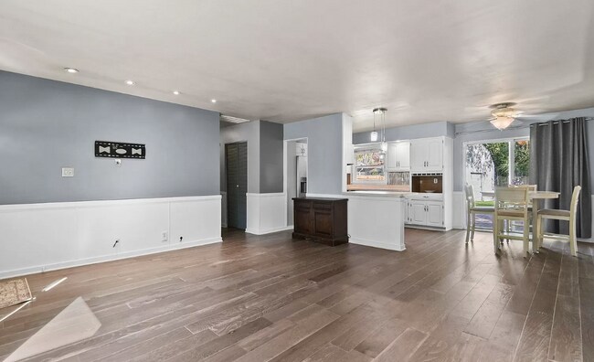 Building Photo - 300 Willow Glen Way