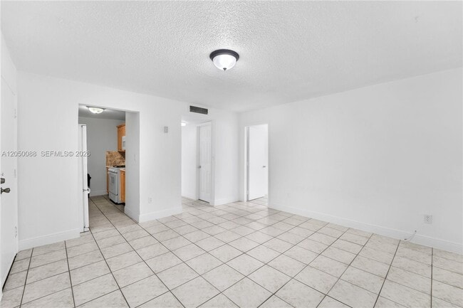 Building Photo - 1305 W 53rd St