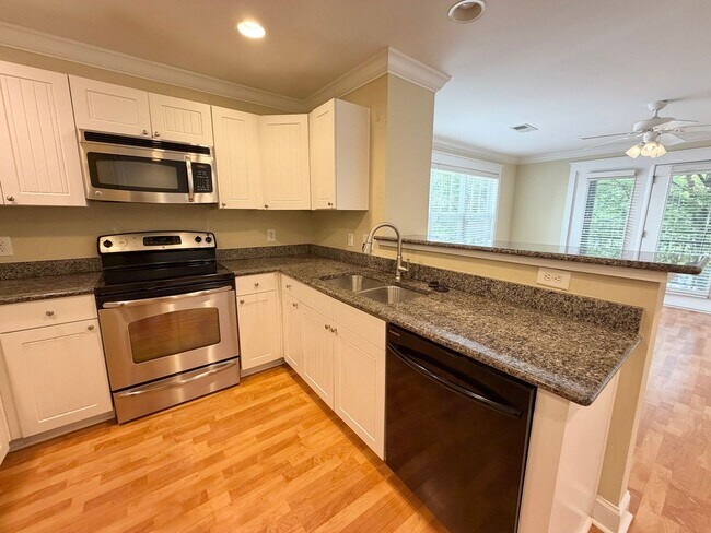 Building Photo - 1615 Elmwood Ct