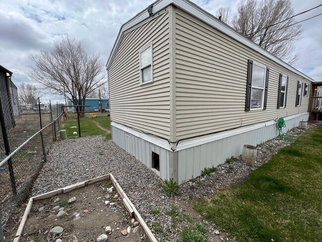 Building Photo - 3 Bedroom 2 Bath High-End Mobile Home with...