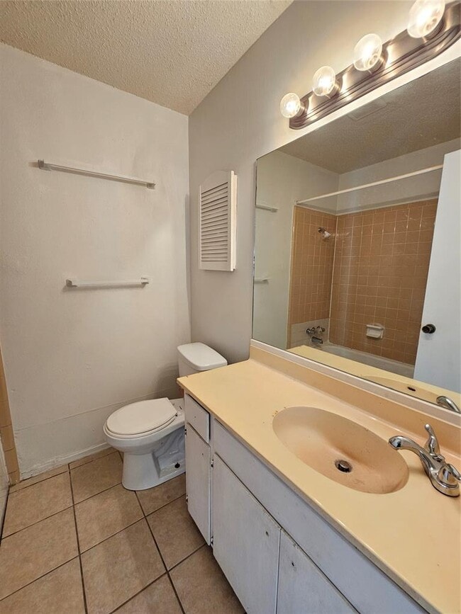 Building Photo - 6000 Emerald Forest Dr