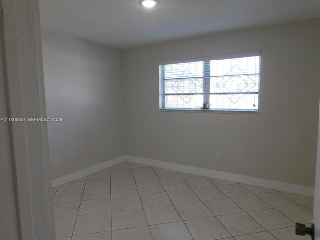 Building Photo - 846 W 31st St