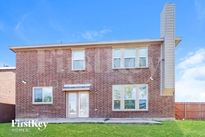 Building Photo - 2301 Saffron Ln