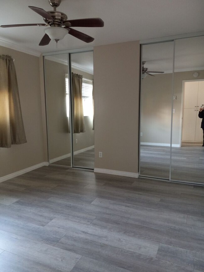 Building Photo - Location is Everything!  2 Minute Walk to ...