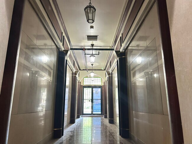 Building Photo - 135 W Main St