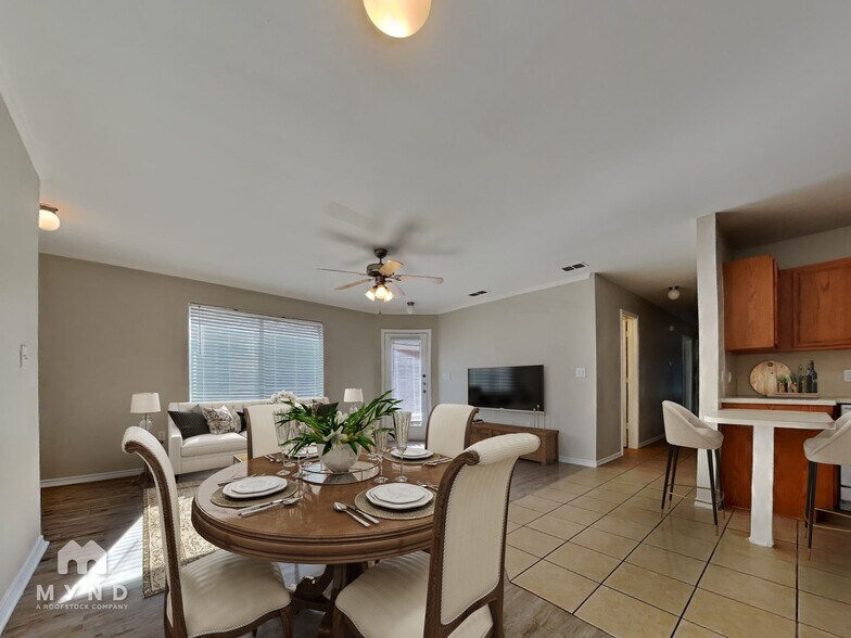 Building Photo - 311 N Chicago Ave