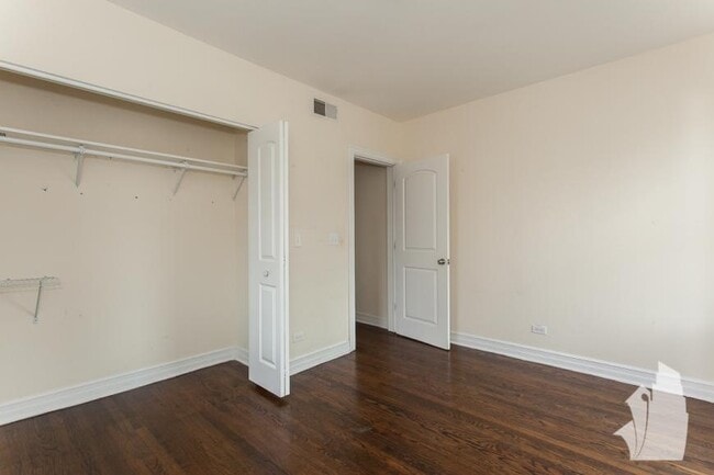 Building Photo - 2 bedroom in Chicago IL 60613