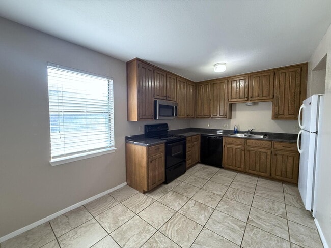 Building Photo - Spacious 2-Bed, 2.5-Bath Townhome in the B...