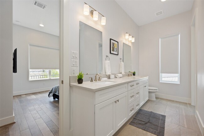 Building Photo - 5914 Val Verde St