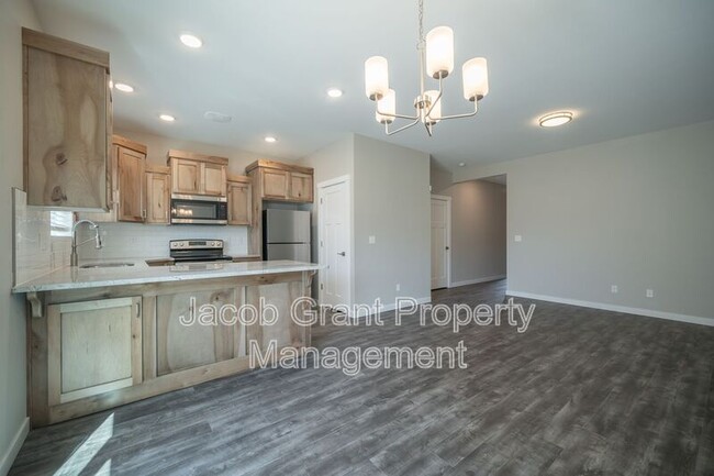Building Photo - 1865 Jennie Lee Dr