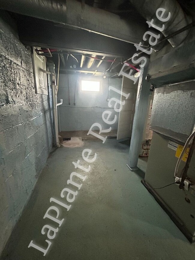 Building Photo - Charming 3-Bedroom Home with Fresh Updates in South Toledo