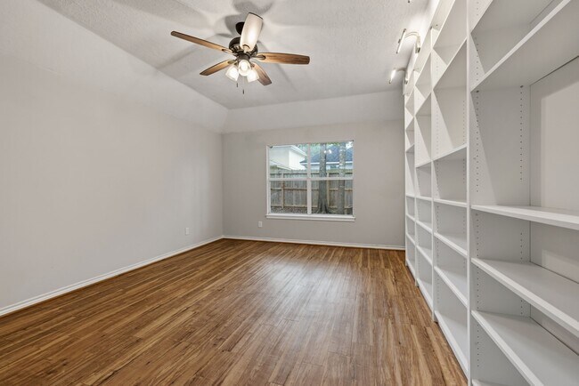 Building Photo - 909 Katie Ln