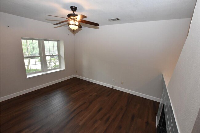Building Photo - 11404 Walnut Ridge Dr