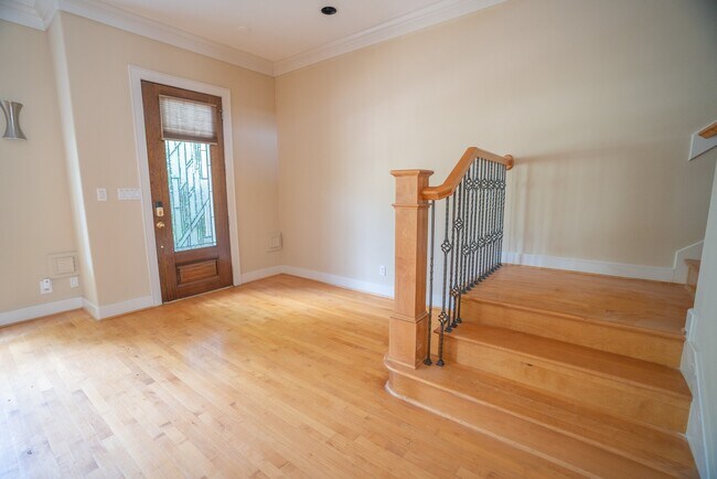 Building Photo - 5512 Val Verde St