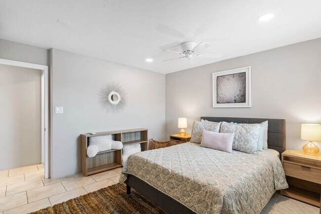 Building Photo - Full Ocean View, Fully Furnished Condo |Across from Surf Beach|Pool |Renovated |Heart of Kihei