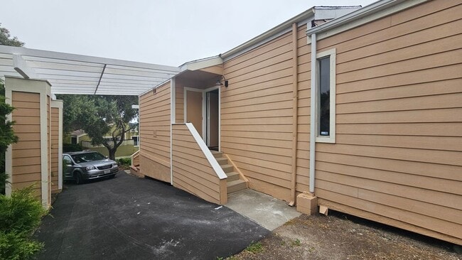 Building Photo - 2869 Los Alamos Ct
