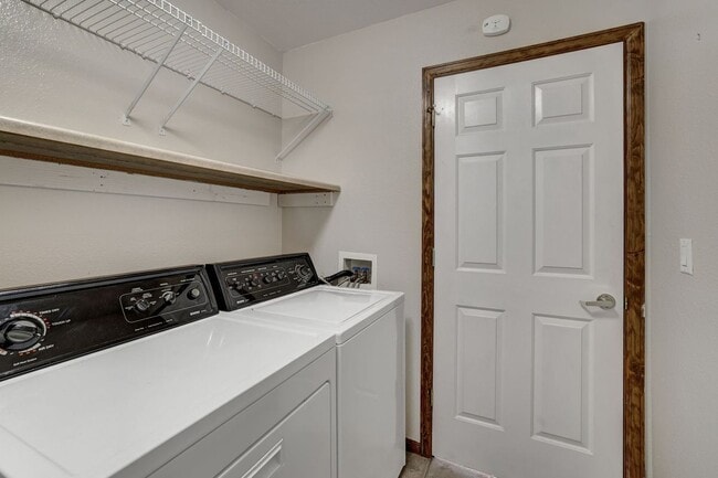 Building Photo - 291 Kestrel Ln