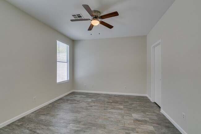 Building Photo - Beautifully updated 3-bedroom home offerin...