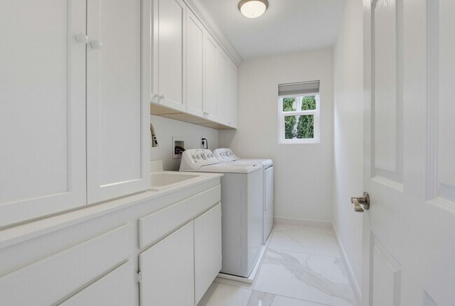 Building Photo - 3239 Canyon View Dr