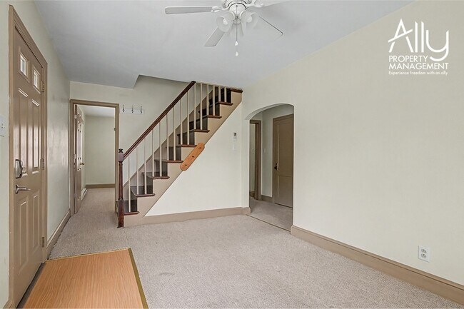 Building Photo - 2550 Woodland Dr