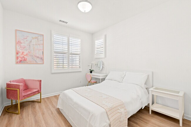 Building Photo - 110 Sugar Cane