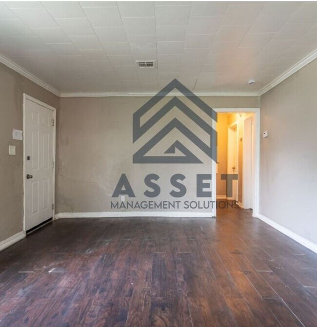 Building Photo - 316 E Harmon Dr