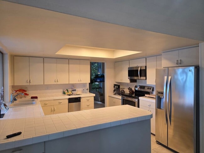 Building Photo - Waterfront Home in Illahee!
