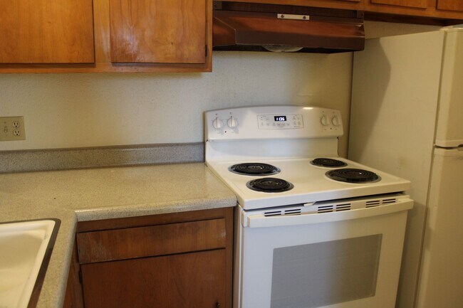 Building Photo - 917 James Ct