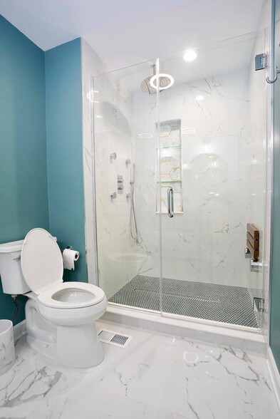 Master Bath - 210 W Wimbolton Dr